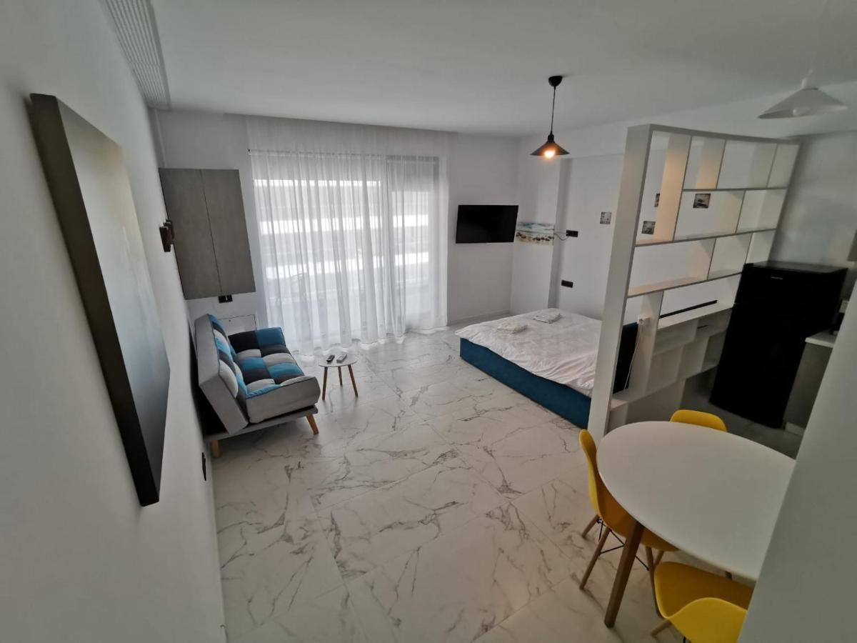 Studio Sea One Beach Apartment Мамая Екстериор снимка