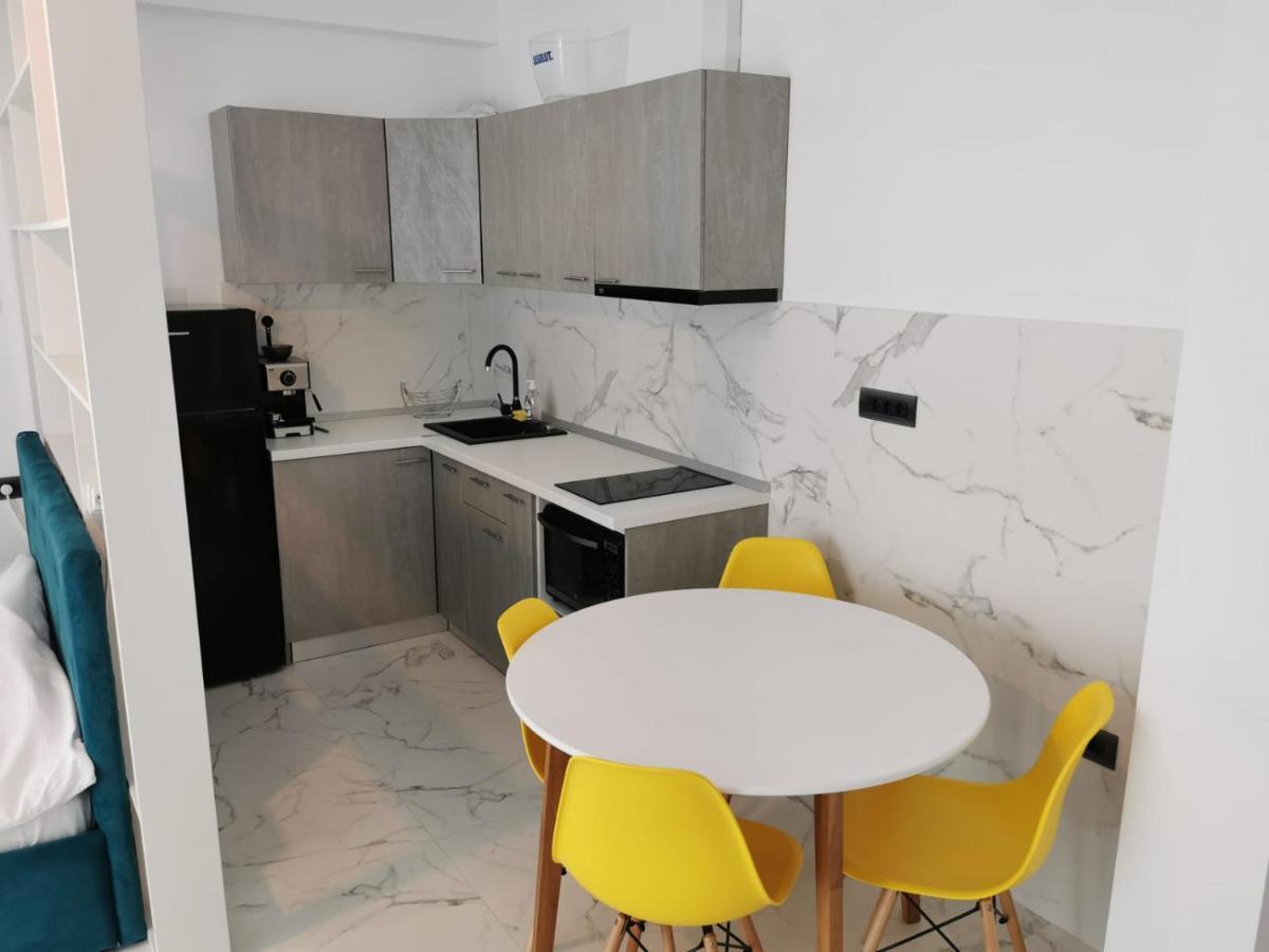 Studio Sea One Beach Apartment Мамая Екстериор снимка